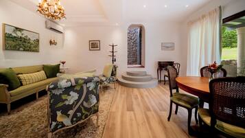 Suite, 1 King Bed | 1 bedroom, Frette Italian sheets, premium bedding, down comforters