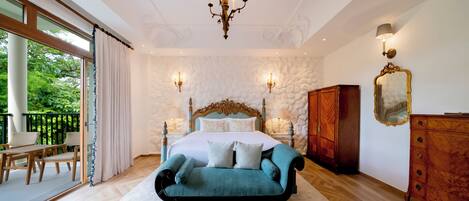 Suite, 1 King-Bett | Badezimmer | Badewanne und Dusche (separat), kostenlose Toilettenartikel