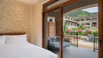 Room, 2 Queen Beds, Pool Access