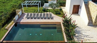 Villa Aura Scopello with Infinity Pool up to 8 People, Garden, Wi-Fi, Parking.