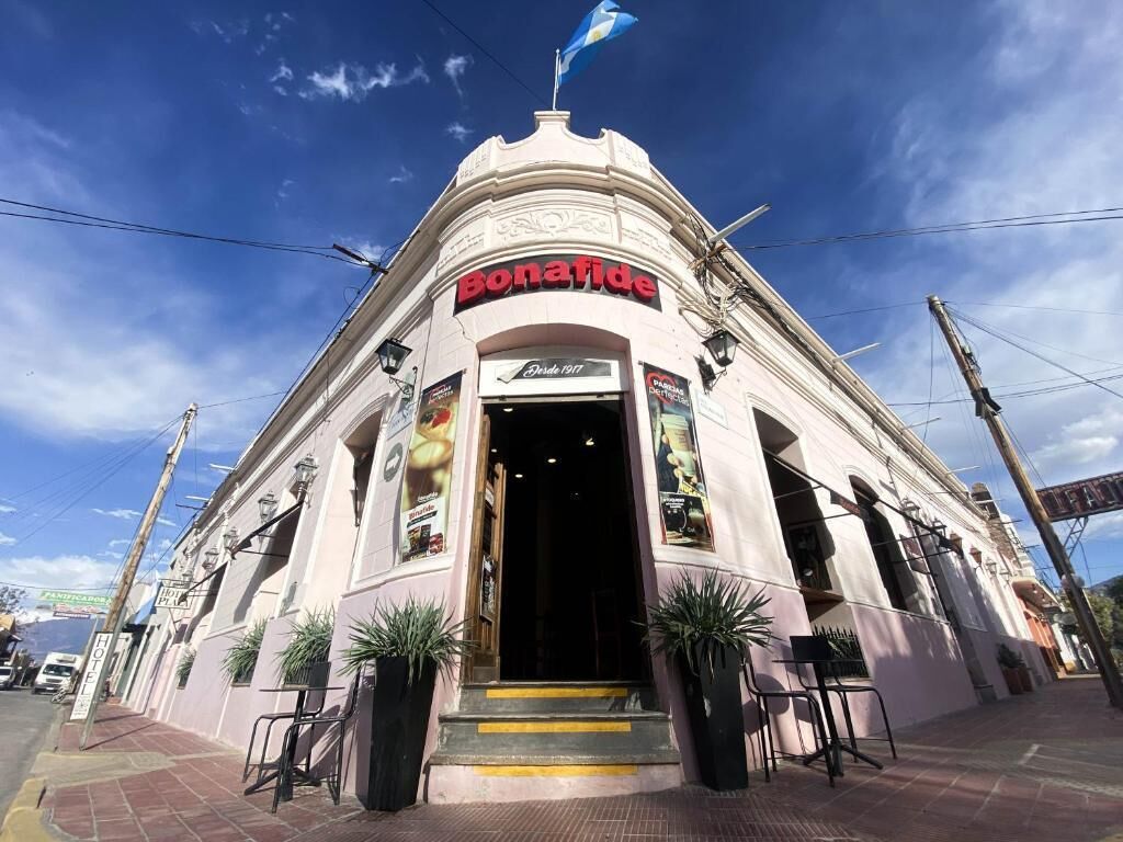 A building with a sign reading "Bonafide" and a flag above it.