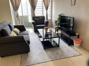 Apartment | Living room | 32-inch flat-screen TV with cable channels - Hotel O Bayu Service Apartment (Langkawi)