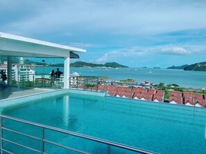 Outdoor pool - Hotel O Bayu Service Apartment (Langkawi)