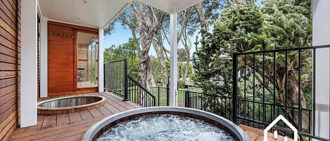 Outdoor spa tub