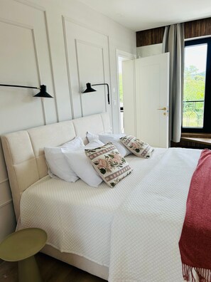 4 bedrooms, in-room safe, iron/ironing board, travel cot
