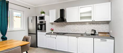 Fridge, microwave, oven, stovetop