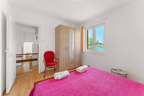 2 bedrooms, iron/ironing board, free WiFi, bed sheets