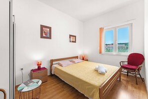 2 bedrooms, iron/ironing board, free WiFi, bed sheets