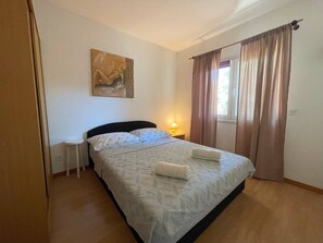 2 soverom, strykejern/-brett, wi-fi (inkludert) og sengetøy