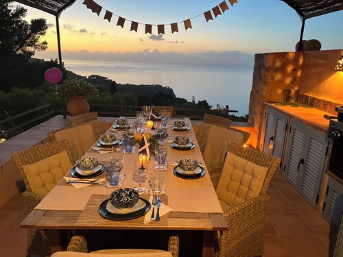 Fabulous 4-bedroom sea view villa with Pool, AC, WiFi in beautiful Deià