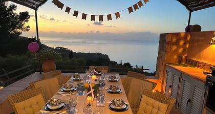 Fabulous 4-bedroom sea view villa with Pool, AC, WiFi in beautiful Deià