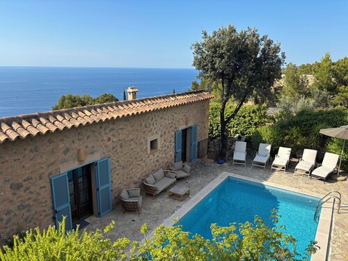 Fabulous 4-bedroom sea view villa with Pool, AC, WiFi in beautiful Deià