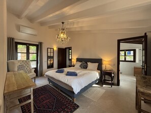 4 bedrooms, desk, iron/ironing board, WiFi