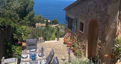 Fabulous 4-bedroom sea view villa with Pool, AC, WiFi in beautiful Deià