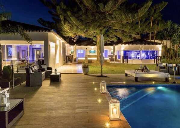 Villa | Pool