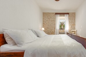 3 chambres, fer et planche à repasser, Wi-Fi gratuit, draps fournis