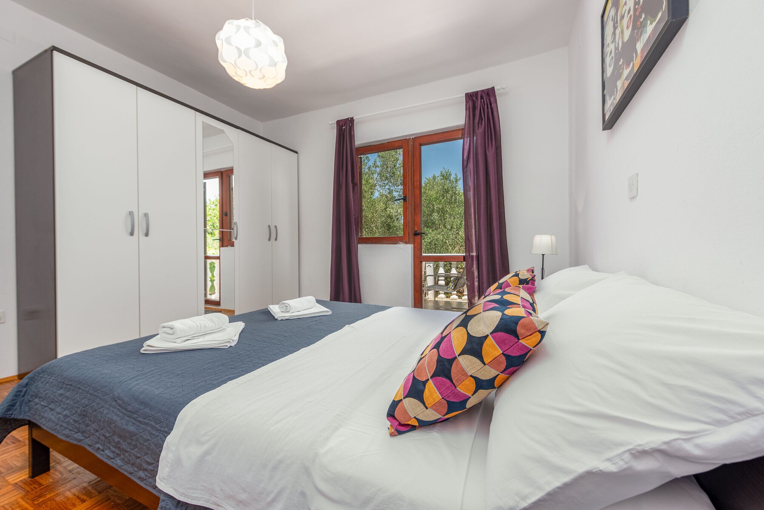 4 bedrooms, iron/ironing board, free WiFi, bed sheets