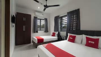 Deluxe Triple Room | 1 bedroom, laptop workspace, bed sheets