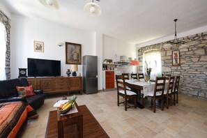 TV, fireplace - Villa Granar ZadarVillas (Smilcic)