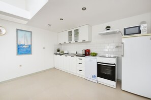 Fridge, microwave, oven, dishwasher - Villa Outback ZadarVillas (Benkovac)