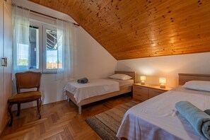 3 bedrooms, iron/ironing board, free WiFi, bed sheets