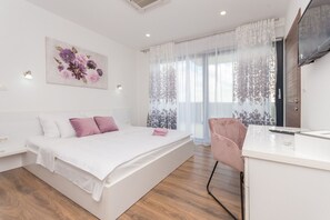 4 habitaciones, tabla de planchar con plancha y wifi gratis 