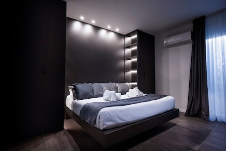 Cubrecamas, escritorio, sistema de insonorización y cunas