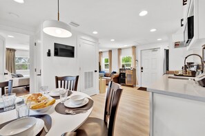 Dining - Upgraded Four Bedroom - Palm Wave Stays (West Palm Beach)