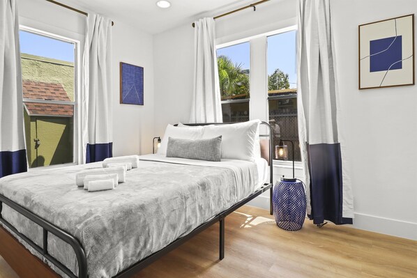 4 bedrooms, desk, iron/ironing board, free WiFi