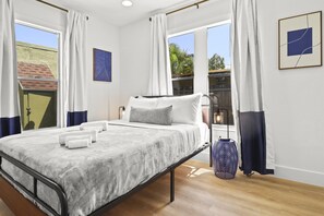 4 bedrooms, desk, iron/ironing board, free WiFi - Upgraded Four Bedroom - Palm Wave Stays (West Palm Beach)