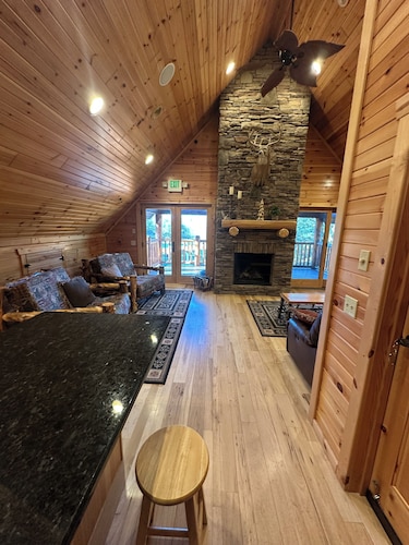 Apple Creek Whitetails Lodge