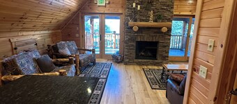 Apple Creek Whitetails Lodge