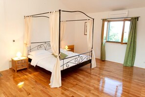 4 Schlafzimmer, Bügeleisen/Bügelbrett, kostenloses WLAN, Bettwäsche