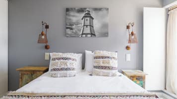 Chambre supérieure double ou avec lits jumeaux, non-fumeur, vue sur la plage | Coffre-fort, rideaux d’obscurcissement, fer et planche à repasser