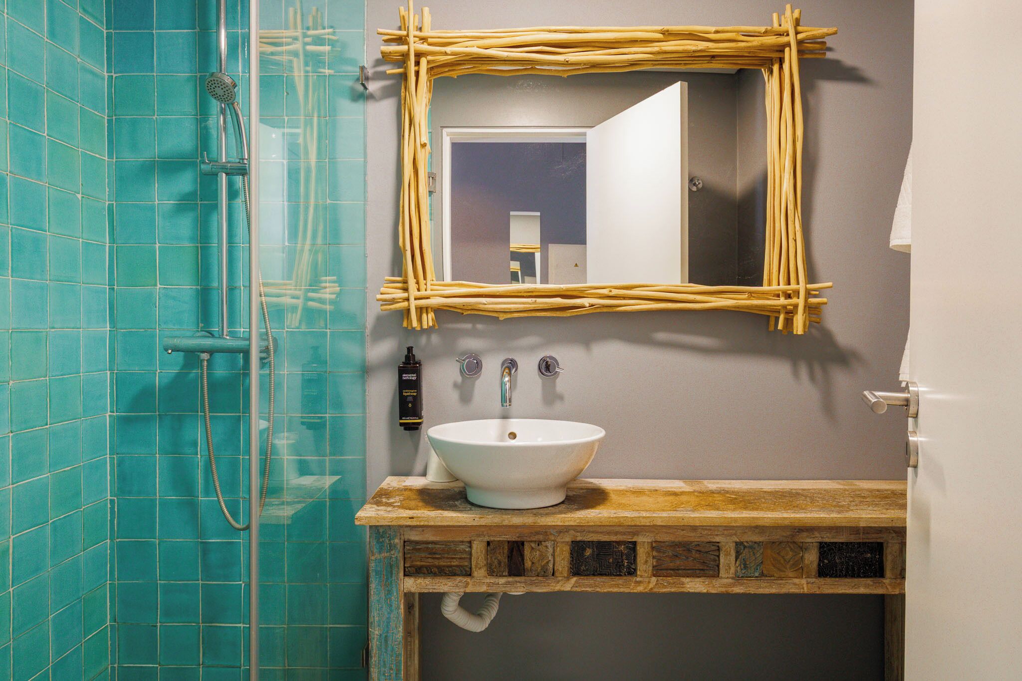 Superior Double or Twin Room, Non Smoking, Beach View | Bathroom