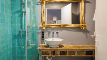 Superior Double or Twin Room, Non Smoking, Beach View | Bathroom