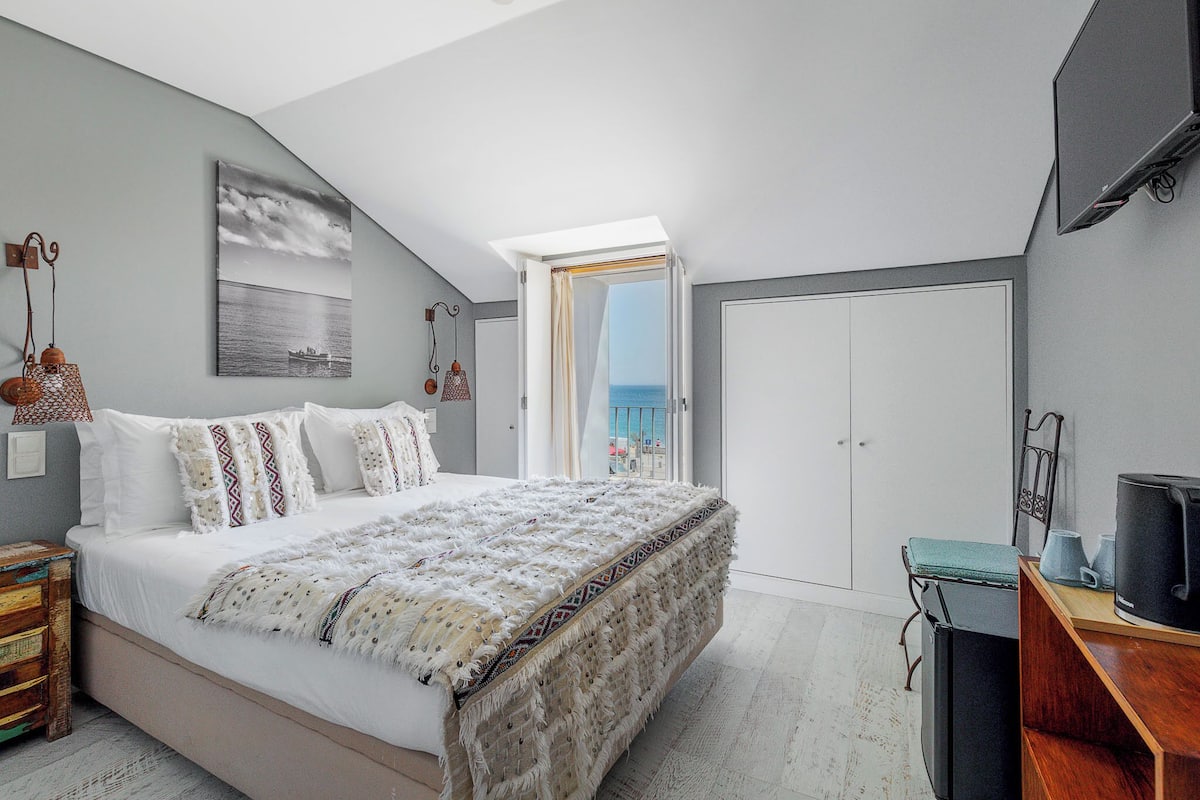 Quarto casal ou duplo panorâmico, vista para a praia | Cofres nos quartos, cortinas blackout, ferros/tábuas de passar roupa