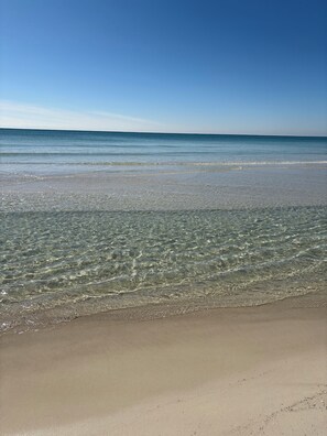 In Strandnähe, Liegestühle, Strandtücher