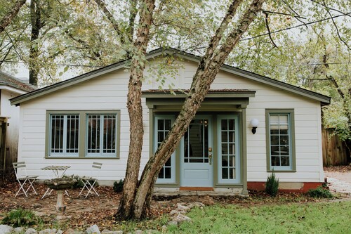 Charming midtown cottage with central air and driveway parking, great location