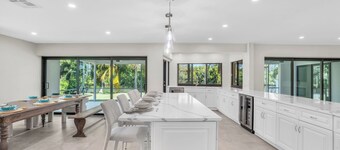 Waterfront Oasis, Fully Remodeled 3-bedroom, 3-bathroom home in beautiful Naples