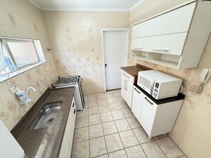 Fridge, microwave, oven, coffee/tea maker