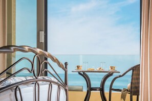 4 bedrooms, in-room safe, iron/ironing board, free WiFi