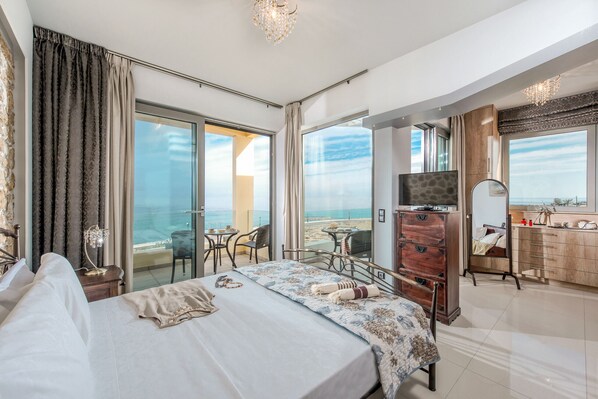 4 bedrooms, in-room safe, iron/ironing board, free WiFi