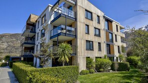 Exterior - Residence Du Parc - Apt 6b at the base of Coronet Peak (Queenstown)