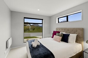 3 soveværelser, skrivebord, strygejern/strygebræt, weekendseng