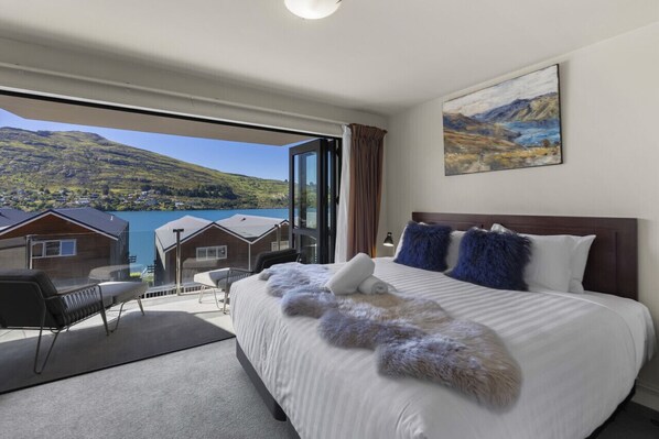 2 soveværelser, skrivebord, strygejern/strygebræt, weekendseng