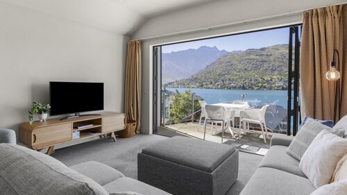 Alpine Village 23 - 2 bed with lake views
