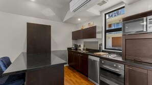 Private kitchen - Alpine Village 23 - 2 bed with lake views (Queenstown)