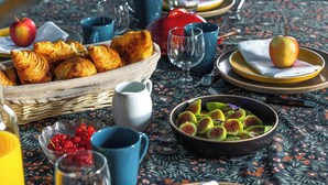 A breakfast setting with croissants, fruits, and beverages on a table. - ÔVILLAGE  (Ouveillan)