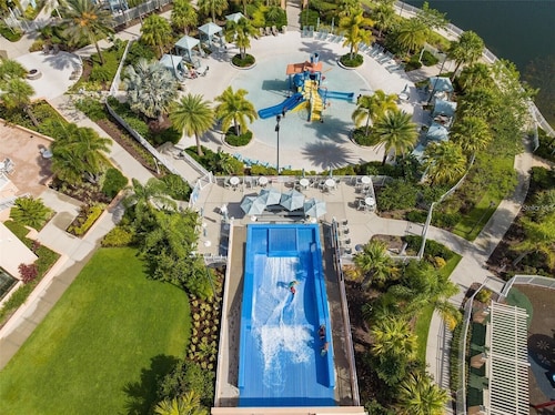 Professionally Designed Family Retreat – 1 Min Walk to Clubhouse Near Disney